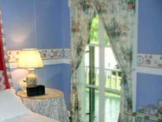 Victorian Cottage Room, The Edgeworth Inn